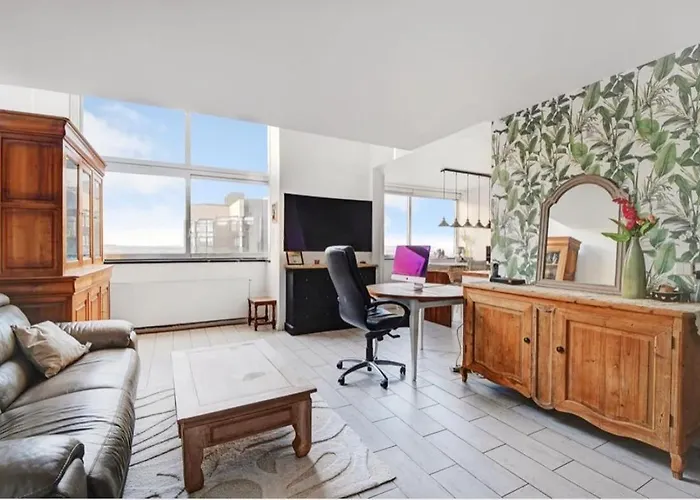 Duplex Floor 1km From Eiffel Tower דירה פריז